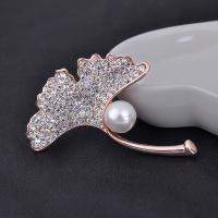 Zinc Alloy Brooches with Plastic Pearl plated with rhinestone Sold By PC