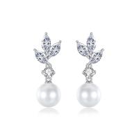 Messing Tropfen Ohrringe, mit Kunststoff Perlen, Platinfarbe platiniert, Micro pave Zirkonia & für Frau, keine, 7.90x24.30mm, verkauft von Paar