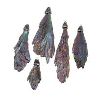 Pendentifs quartz naturel, laiton, avec argile & Pierre de charbon, couleurs mélangées, 52x21x11mm, Vendu par PC