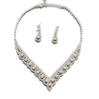 metal Conjunto de joya, pendiente & collar, con Perlas plásticas, Hoja, chapado en color de plata, 2 piezas & para mujer & con diamantes de imitación, libre de níquel, plomo & cadmio, 30x15mm, longitud:aproximado 17.7-19.6 Inch, Vendido por Set