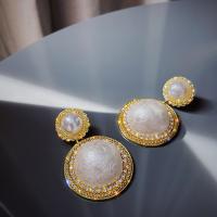 Pendientes de Aleación de Zinc, con Perlas plásticas, 925 Tailandia plata de ley aguja de pendiente, chapado, Joyería & para mujer & con diamantes de imitación, dorado, 56x36mm, Vendido por Par