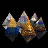 résine Décoration pyramide, avec pierre gemme & laiton, Pyramidal, Placage, autocollant époxyde, plus de couleurs à choisir, 50x50x50mm, Vendu par PC