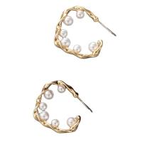 Zinc Alloy Stud Earring with Plastic Pearl for woman golden Sold By Pair