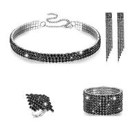 Conjuntos de joyería Rhinestone, anillo de dedo & pulsera & pendiente & collar, metal, con 4inch extender cadena, chapado en platina real, 4 piezas & para mujer & con diamantes de imitación, libre de níquel, plomo & cadmio, 12mm, tamaño:6-8, longitud:aproximado 10.6 Inch, Vendido por Set