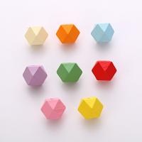Perles en bois, Schima Superba, polygone, vernis au four, DIY & normes différentes pour le choix, plus de couleurs à choisir, Vendu par PC