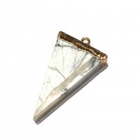 Magnésite Pendentif, avec laiton, triangle, Placage de couleur d'or, bijoux de mode, 40x20x6mm, Vendu par PC