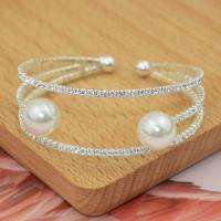 aleación de zinc Brazalete, con Perlas plásticas, para mujer & con diamantes de imitación, plateado, 54-65mm, Vendido por UD