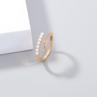 Kubieke Circonia Micro Pave Brass Ring, Messing, met Plastic Pearl, Verstelbare & micro pave zirconia & voor vrouw, gouden, 17mm, Verkocht door PC