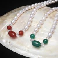 Collier de perles d'eau douce naturelles, perle d'eau douce cultivée, avec agate verte & agate rouge, laiton Fermoir à visser, riz, Placage de couleur argentée, pour femme, plus de couleurs à choisir, 6-7mm, Vendu par 17.72 pouce brin