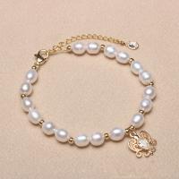Bracelet en perles de culture d'eau douce, perle d'eau douce cultivée, avec zircon cubique & laiton, avec 1.57 chaînes de rallonge, Placage de couleur d'or, pour femme, blanc, 6-7mm, Vendu par 6.3 pouce brin