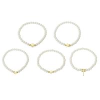 Латунь браслет, с Пластиковая жемчужина, плакирован золотом, разные стили для выбора & Женский, белый, длина:Приблизительно 6.8 дюймовый, продается PC