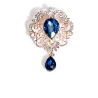 Crystal Brooch Zinc Alloy with Crystal gold color plated with rhinestone Sold By PC