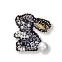 Zinc Alloy Brooches with Plastic Pearl Rabbit plated with rhinestone Sold By PC