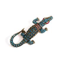 Broche de strass, alliage de zinc, crocodile, Placage de couleur d'or, pour homme & avec strass, bleu, 75x25mm, Vendu par PC