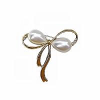 Plastic perle broche, Zinc Alloy, med Plastic Pearl, Bowknot, guldfarve belagt, for kvinde & hule, nikkel, bly & cadmium fri, 49x52mm, 10pc'er/Lot, Solgt af Lot