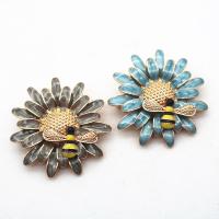 Enamel Brooch Zinc Alloy Daisy gold color plated Hand-Painted Enamel Glaze & Unisex nickel lead & cadmium free 40mm Sold By Lot