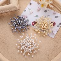 Broche Perle plastique, alliage de zinc, avec perle de plastique, fleur, styles différents pour le choix & pour femme, plus de couleurs à choisir, protéger l'environnement, sans nickel, plomb et cadmium, 85*85mm,78*78mm, Vendu par PC