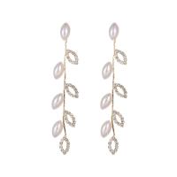 Messing Tropfen Ohrringe, mit Kunststoff Perlen, Modeschmuck & Micro pave Zirkonia & für Frau, frei von Nickel, Blei & Kadmium, 70x10mm, verkauft von Paar