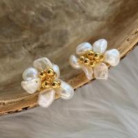 Freshwater Pearl øreringe, Zinc Alloy, med Ferskvandsperle, mode smykker & for kvinde, gylden, nikkel, bly & cadmium fri, 35mm, Solgt af par
