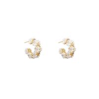 Zinc Alloy Stud Earring with ABS Plastic Pearl fashion jewelry & for woman & with rhinestone golden Sold By Pair