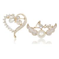 Zinc Alloy Brooches with Plastic Pearl gold color plated & for woman & with rhinestone nickel lead & cadmium free Sold By Lot