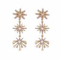 Pendientes de Aleación de Zinc, con Perlas plásticas, Estrella, chapado en color dorado, para mujer & con diamantes de imitación, 29x88mm, Vendido por Par