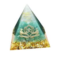 résine Décoration pyramide, avec Feuille d'or & aventurine vert & aluminium, Pyramidal, Placage de couleur d'or, autocollant époxyde, vert, 60x60mm, Vendu par PC