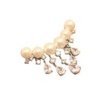 Zirkonia Brosche, Messing, mit Kunststoff Perlen, silberfarben plattiert, Micro pave Zirkonia & für Frau, Silberfarbe, frei von Nickel, Blei & Kadmium, 40x40mm, verkauft von PC