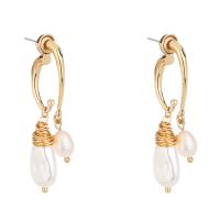 Boucles d'oreilles en alliage de zinc, avec perle de verre, Placage de couleur d'or, bijoux de mode & pour femme, 17x44mm, Vendu par paire