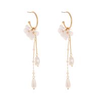Boucles d'oreilles en alliage de zinc, avec perle de verre, Placage de couleur d'or, bijoux de mode & pour femme, 21x90mm, Vendu par paire