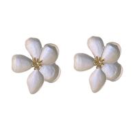Zinc Alloy Stud Earring Flower gold color plated fashion jewelry & for woman white nickel lead & cadmium free Sold By Pair