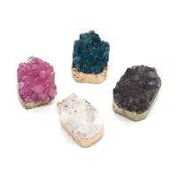Pendentif en agate de quartz glacé, agate quartz de glace, avec laiton, Irrégulière, Placage de couleur d'or, unisexe, plus de couleurs à choisir, 15x30-18x33mm, Vendu par PC