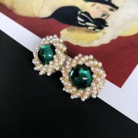 Boucle d'oreille bijoux acrylique, alliage de zinc, avec perle de plastique & Acrylique, Placage de couleur d'or, bijoux de mode & pour femme, plus de couleurs à choisir, 20-40mm, Vendu par paire
