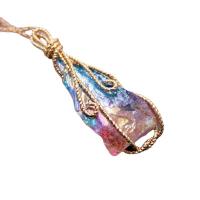 Bijoux Pendentifs en pierres gemmes, Fluorite colorée, avec laiton, Irrégulière, Placage de couleur d'or, unisexe, multicolore, 15-35x30-50mm, Vendu par PC