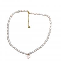 Freshwater Pearl Brass Chain Necklace, Pérolas de água doce, with cobre, with 5cm extender chain, Coração, cromado de cor dourada, para mulher, branco, 5-6mm, comprimento Aprox 40 cm, vendido por PC