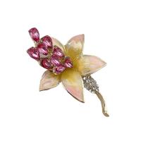 Broche de strass, alliage de zinc, fleur, dessiné à la main, pour femme & émail & avec strass, rose, 35x50mm, Vendu par PC