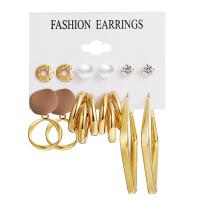 alliage de zinc Boucles d'oreilles, avec perle de plastique, Placage de couleur d'or, 6 pièces & bijoux de mode & pour femme & avec strass, protéger l'environnement, sans nickel, plomb et cadmium, Vendu par fixé