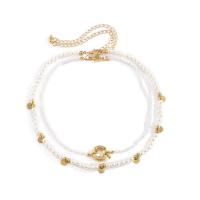 Mode-Multi-Layer-Halskette, Kunststoff Perlen, mit Verkupferter Kunststoff & Messing, mit Verlängerungskettchen von 7cm, goldfarben plattiert, 2 Stück & Modeschmuck & einstellbar & für Frau, weiß, Länge 35 cm, verkauft von setzen