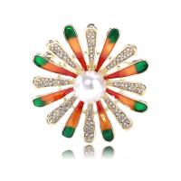 Emaille-Brosche, Zinklegierung, mit Kunststoff Perlen, Blume, goldfarben plattiert, für Frau & mit Strass, gemischte Farben, frei von Nickel, Blei & Kadmium, 42x42mm, verkauft von PC