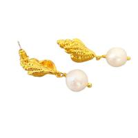 Boucles d'oreilles pendantes en laiton, avec perle d'eau douce cultivée, conque, Plaqué d'or 18K, pour femme, blanc, protéger l'environnement, sans nickel, plomb et cadmium, 29.50mm, Vendu par paire