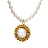 Collier de perles d'eau douce naturelles, perle d'eau douce cultivée, avec Acier titane & perle de plastique, avec 1.97 chaînes de rallonge, Rond, Placage de couleur d'or, pour femme, doré, 24mm, Longueur:15.75 pouce, Vendu par PC