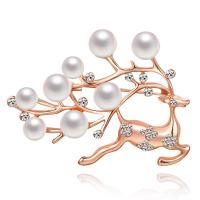 Plastic perle broche, Zinc Alloy, med Plastic Pearl, Deer, mode smykker & for kvinde & med rhinestone, flere farver til valg, nikkel, bly & cadmium fri, 53x40mm, Solgt af PC
