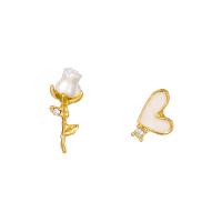 Boucles d'oreilles asymétriques, alliage de zinc, avec Plastique ABS perle, Placage de couleur d'or, bijoux de mode & pour femme & émail, deux couleurs différentes, Vendu par paire
