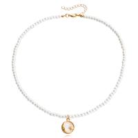 Collier de perles en plastique, alliage de zinc, avec Plastique ABS perle & résine, avec 5cm chaînes de rallonge, Placage de couleur d'or, bijoux de mode & pour femme, deux couleurs différentes, 20mm, Vendu par 42 cm brin
