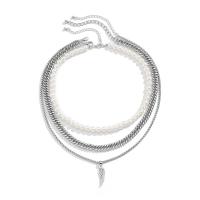 Mode-Multi-Layer-Halskette, Eisen, mit Kunststoff Perlen & Zinklegierung, mit Verlängerungskettchen von 2.7inch, Federn, silberfarben plattiert, drei Schichten & für den Menschen, Länge:ca. 15.7 ZollInch, ca. 17.7 ZollInch, verkauft von PC