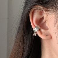 laiton Clip boucle d’oreille, Placage de couleur argentée, bijoux de mode & pavé de micro zircon & pour femme, 7.50x22mm, Vendu par PC