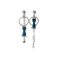Boucles d'oreilles asymétriques, alliage de zinc, avec Plastique ABS perle, Placage de couleur argentée, bijoux de mode & pour femme & émail, deux couleurs différentes, Vendu par paire