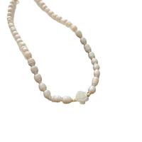Collier de chaîne en laiton de perles d'eau douce, perle d'eau douce cultivée, avec laiton, avec 5cm chaînes de rallonge, fleur, Placage de couleur d'or, bijoux de mode & pour femme, blanc, Longueur:34 cm, Vendu par PC