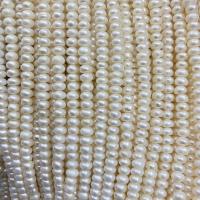 Tlačítko kultivované sladkovodní Pearl Beads, DIY, bílý, 4-5mm, Cca 150PC/Strand, Prodáno za Cca 14.17 inch Strand