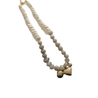 Freshwater Pearl Brass Chain Necklace, Pérolas de água doce, with cobre, with 5cm extender chain, Coração, cromado de cor dourada, joias de moda & para mulher, branco, comprimento 35.8 cm, vendido por PC